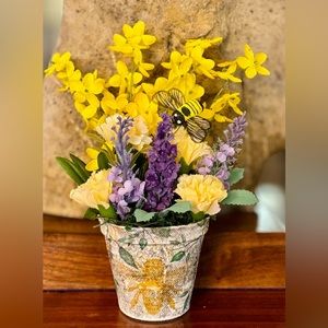 Handmade Spring Bee Floral Basket